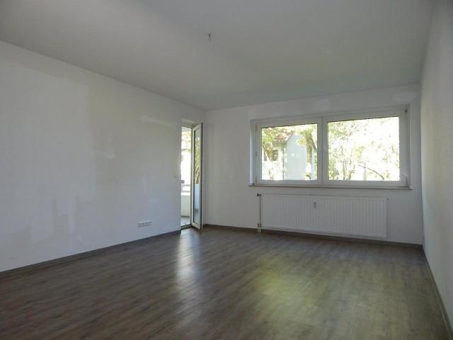 Schöne 3 Zimmer Wohnung mit großem Balkon!