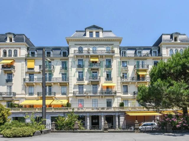 Sehr schöne 3 Zimmer Wohnung mit hoher Decke