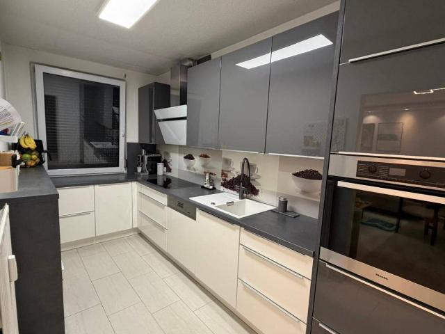 Schöne 3 Zimmer Wohnung mit sonnigem Balkon und TG Abstellplatz