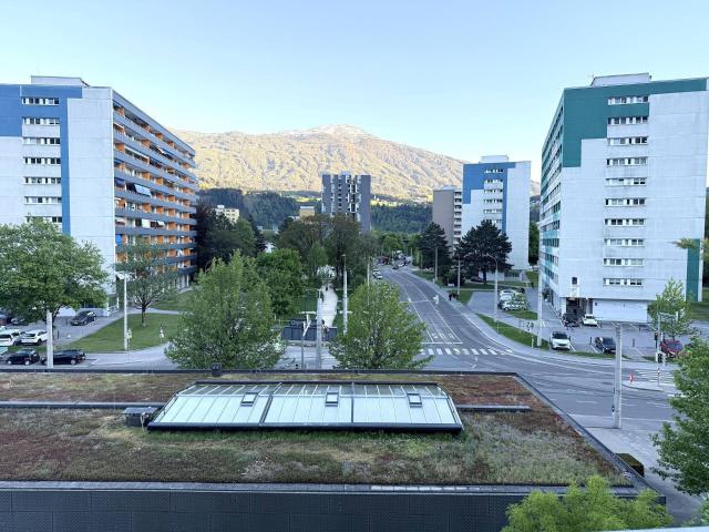 Schöne 3 Zimmer Wohnung mit sonnigem Balkon und Tiefgaragenabstellplatz