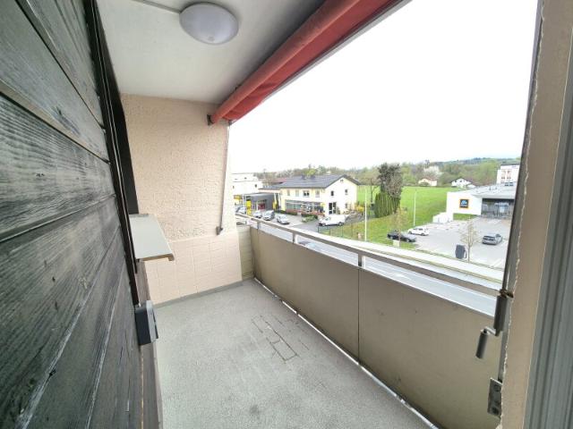 Schöne 3 Zimmer Wohnung mit Süd West Loggia