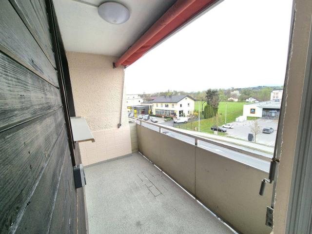 Schöne 3 Zimmer Wohnung mit Süd West Loggia