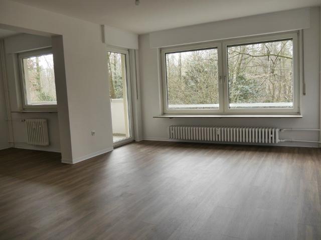 Schöne 3 Zimmer Wohnung mit Tageslichtbad und Balkon in Neu Isenburg zu vermieten