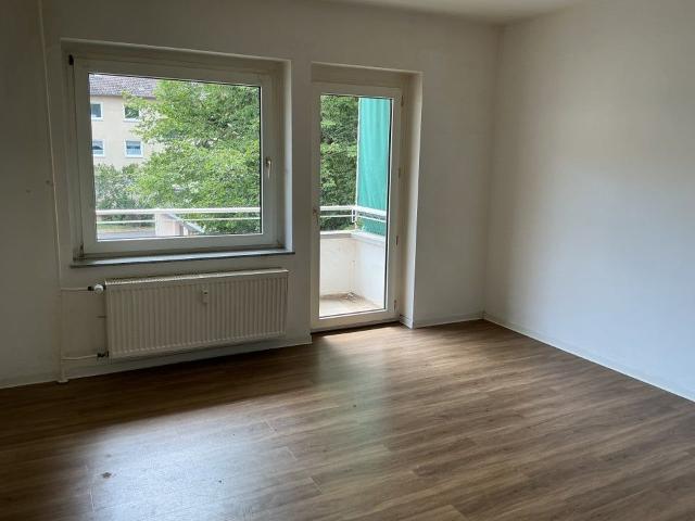 Schöne 3 Zimmer Wohnung mit Tageslichtbad und Balkon in Hanau Großauheim zu vermieten