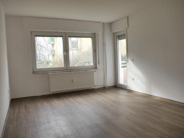 Schöne 3 Zimmer Wohnung mit Tageslichtbad und Balkon in Hanau zu vermieten