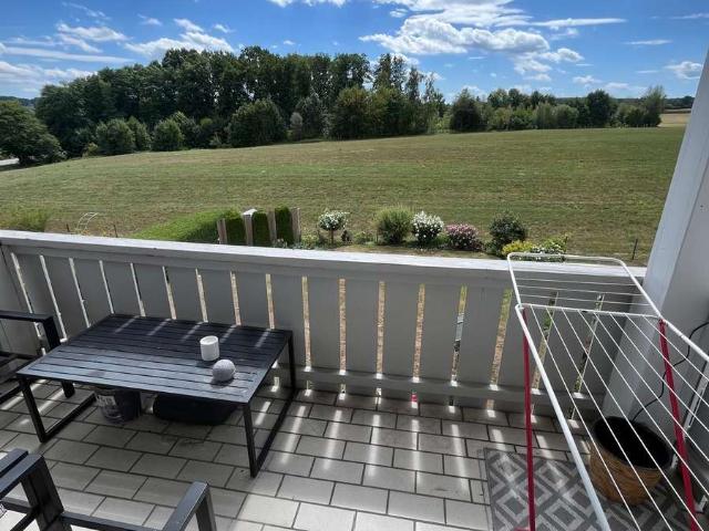 Schöne 3 Zimmer Wohnung mit Terrasse, Garage und Blick ins Grüne in Altenmünste