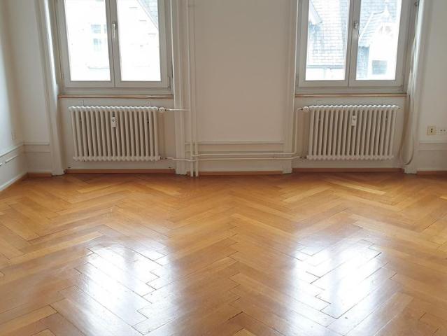 Schöne 3 ZWG 1.OG in stilvollem Altbau