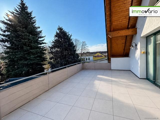 Schöne 3 Raum Maisonette Wohnung mit großer Dachterrasse, Tageslichtbad, inkl. 2 Stellplätze