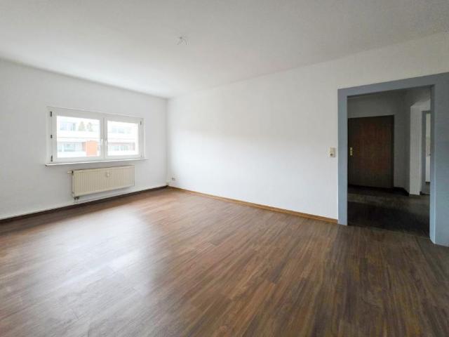 Schöne 3 Raum Dachgeschoss Whg. mit Eckbadewanne