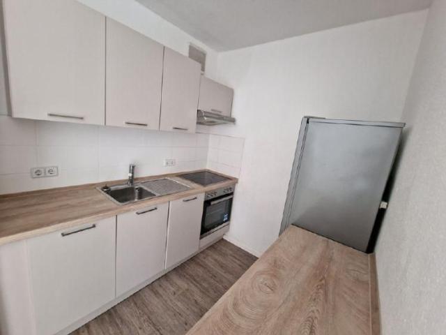 Schöne 3 Raum Wohnung mit Balkon !