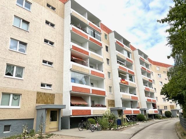 Schöne 3 Raum Wohnung mit Balkon ab Oktober zu vermieten