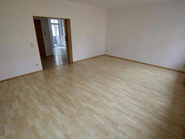 Schöne 3 Raum Wohnung mit Balkon, Gäste WC und Fußbodenheizung im Bad!