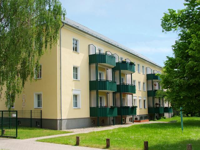 Schöne 3 Raum Wohnung mit Dusche und Balkon zu vermieten!