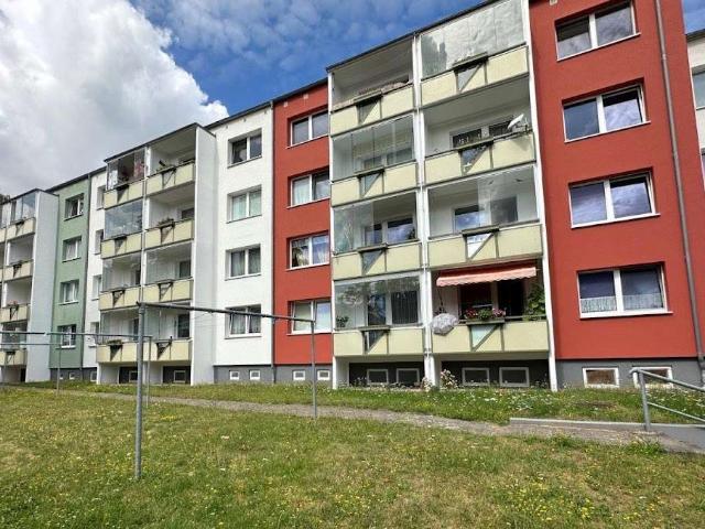 Schöne 3 Raumwohnung im Erdgeschoss mit Balkon und Dusche
