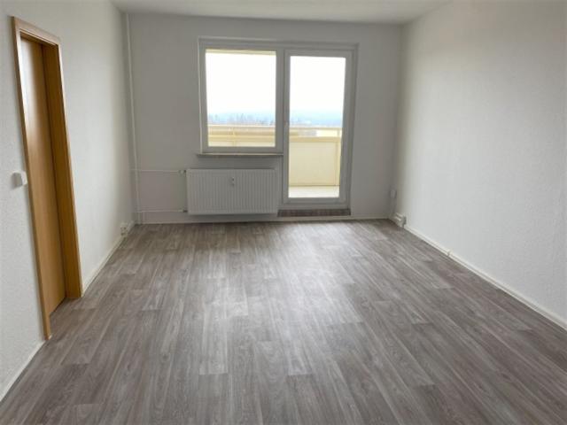 Schöne 3 Raum Wohnung mit Dusche und Aufzug