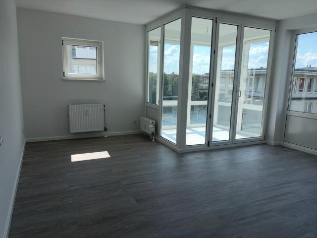 Schöne 1,5 Zimmer Wohnung mit Blick auf die Spree !