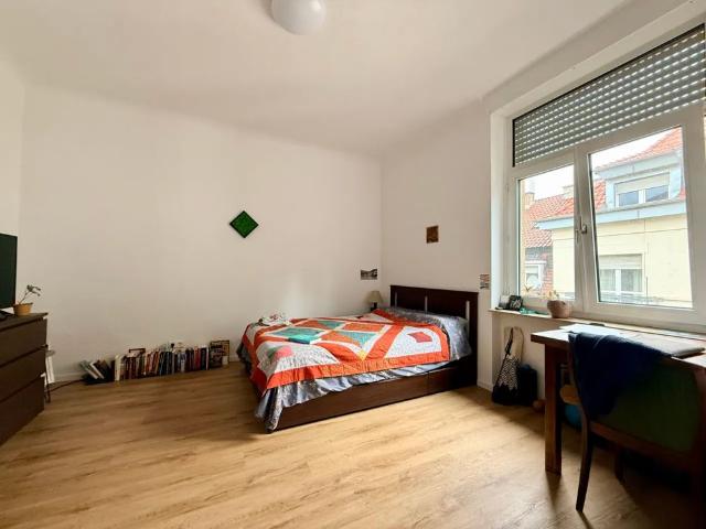 Schöne 1 Zimmer Altbauwohnung mit Einbauküche