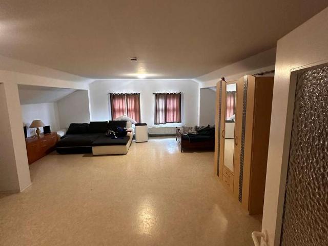 Schöne 1 Zimmer Dachgeschosswohnung