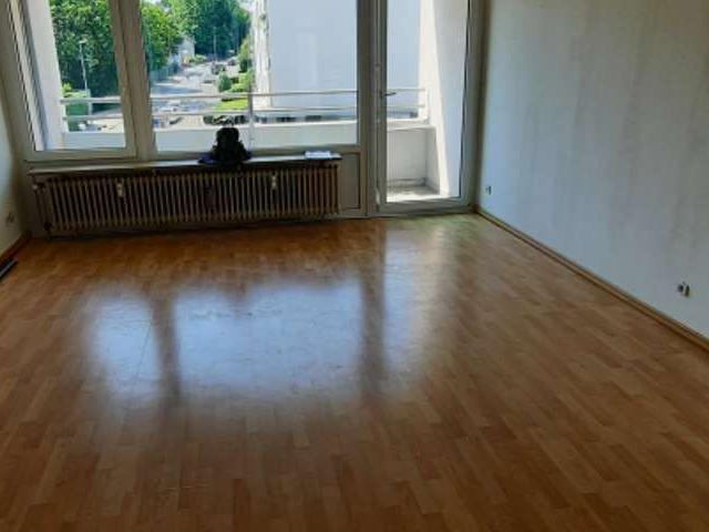 Schöne 1 Zimmer Wohnung mit Balkon