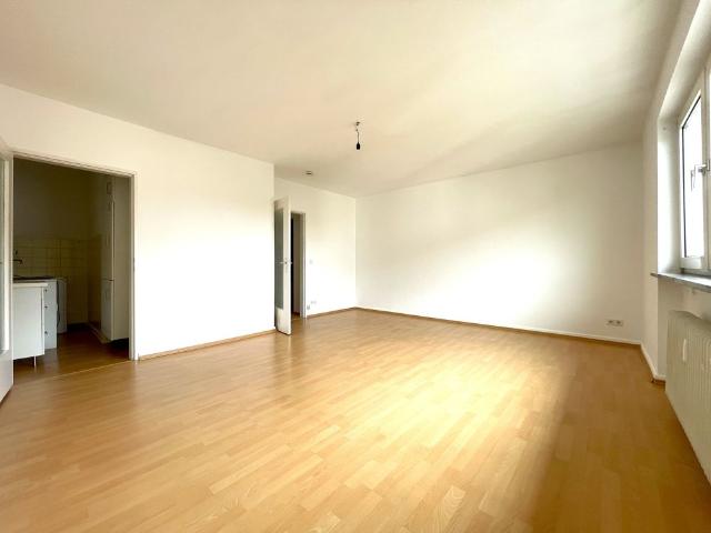 Schöne 1 Zimmer Wohnung mit Küche in zentraler Lage in Frankfurt Bornheim in der Nähe vom REWE Markt