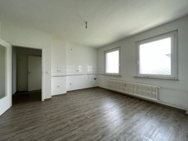 schöne 2,5 Zi. Wohnung mit großem Balkon!