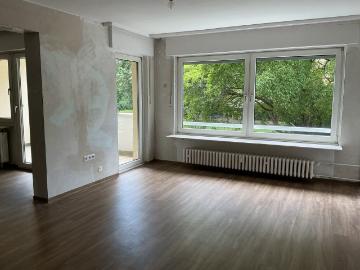 Schöne 2,5 Zimmer Wohnung mit Tageslichtbad und Balkon in Neu Isenburg zu vermieten
