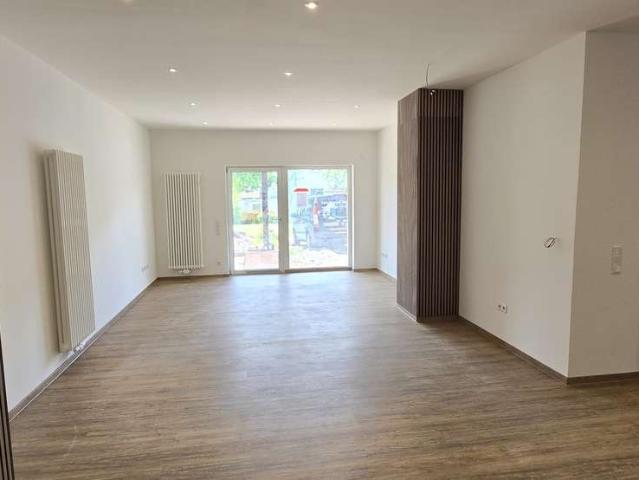 Schöne 2,5 Zimmer Wohnung mit Terrasse & Garten / Rollstuhlgerecht