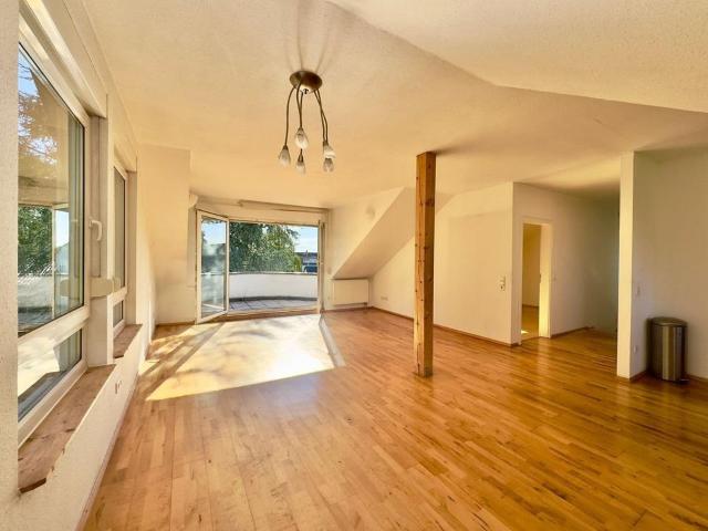 Schöne 2,5 Zimmer Wohnung mit Balkon
