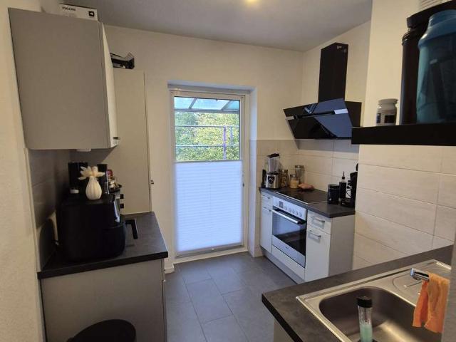 Schöne 2,5 Zimmer Wohnung mit Balkon und Garage