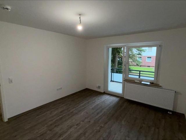 Schöne 2,5 Zimmer Wohnung mit Balkon und Gartenanteil