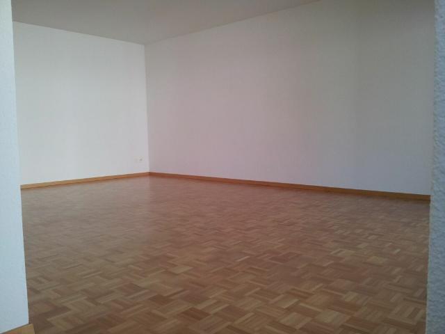 Schöne 2.5 Zimmer Wohnung im Erdgeschoss