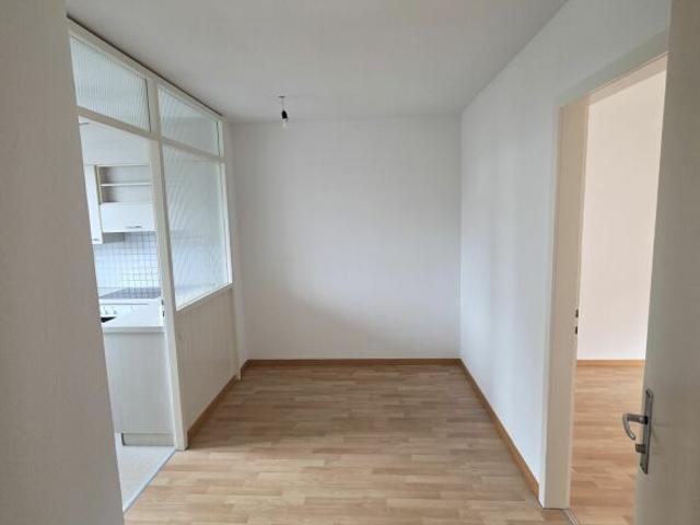 schöne 2.5 zimmer Wohnung im Hochparterre