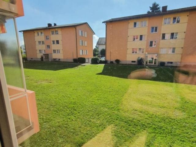 schöne 2.5 zimmer Wohnung im Hochparterre