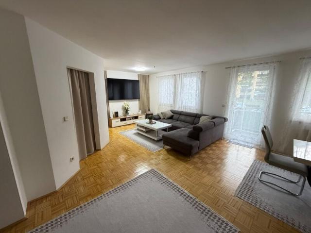 Schöne 2,5 Zimmer Wohnung in Villach ruhige Lage mit Balkon und Carport