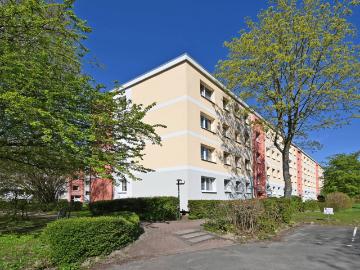 Schöne 2,5 Zimmer Hochparterre Wohnung in Elmshorn mit Balkon! Sanierter Zustand, vermietet!