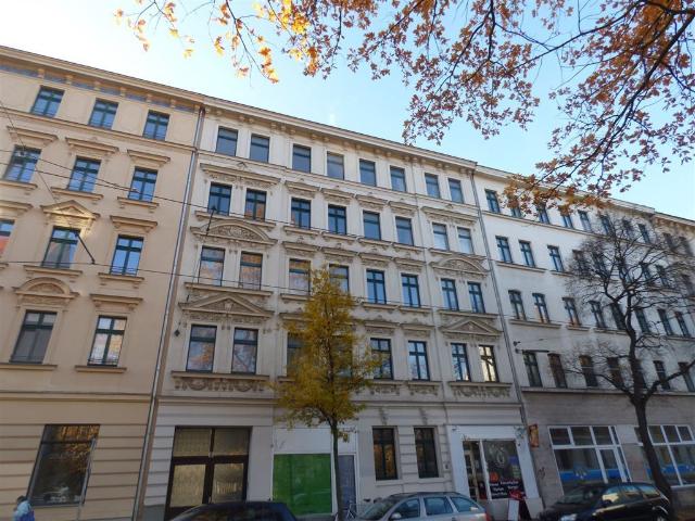 Schöne 2 Zi. Whg. mit großer Küche inkl. EBK, Bad m. Fenster und AR