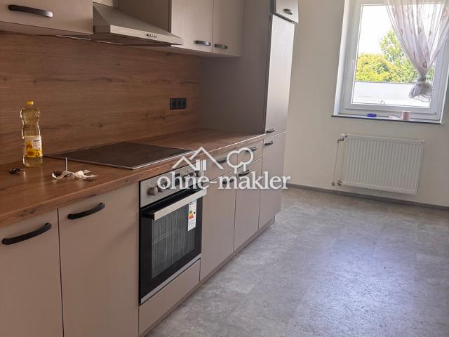Schöne 2 Zi Wohnung mit Balkon