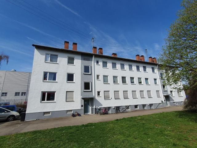 Schöne 2 Zi Wohnung mit Balkon im 2.OG rechts