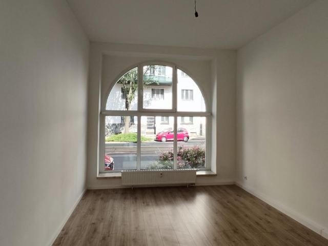Schöne 2 Zi. Wohnung mit Balkon neu renoviert!