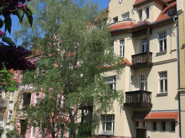 Schöne 2 Zi Wohnung mit Einbauküche, Balkon und Laminatboden in der südl. Innenstadt