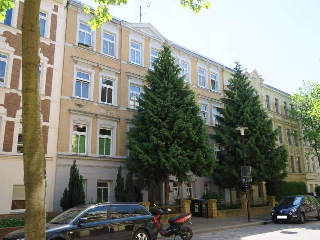 Schöne 2 Zi Wohnung mit sep. Küche, Dielung und Duschbad in der südl. Innenstadt