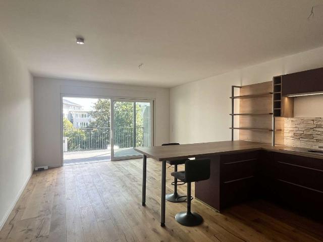 SCHÖNE* 2 Zi. Wohnung *EBK*großer Balkon* PKW Stellplatz