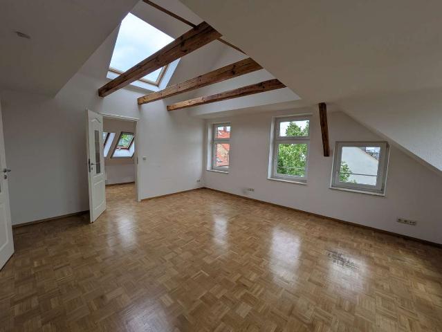 Schöne 2 Zi DG WE mit Eckbadewanne+Dusche, sep. Küche, Laminat in Ammendorf