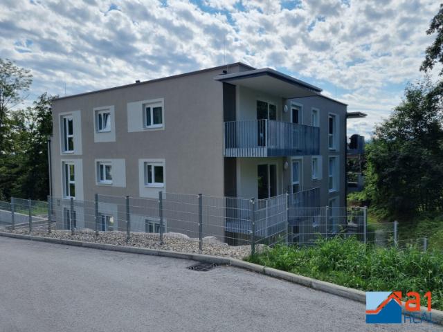 Helle 2 Zimmerwohnung mit Balkon und Parkplatz!