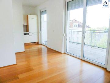 Schöne 2 Zimmerwohnung mit großer Terrasse in zentraler Lage