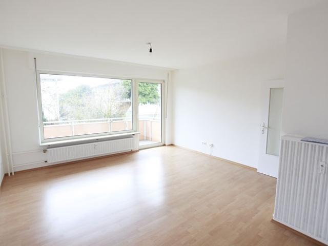 Schöne 2 Zimmerwohnung in zentraler Lage Tageslichtbad, Balkon