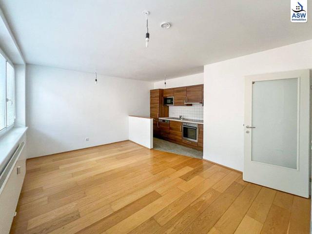 Schöne 2 Zimmerwohnung inkl. Küche in zentraler Lage