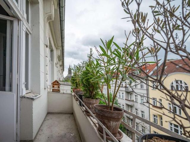 SCHÖNE 2 ZIMMER ALTBAUWOHNUNG MIT BALKON ohne Provision