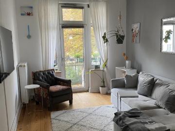 Schöne 2 Zimmer Altbauwohnung mit Balkon