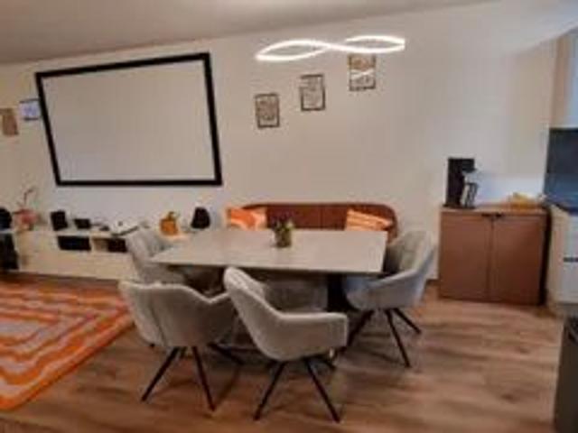 Schöne 2 Zimmer Genossenschaftswohnung mit Gemeinschaftspool und Sauna zu vermieten